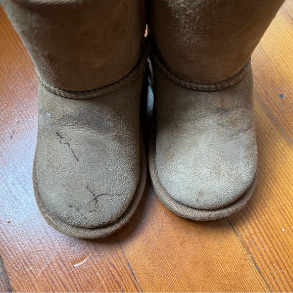 UGG | Toddler Classic II Boots, Chestnut - Picture 3 of 7